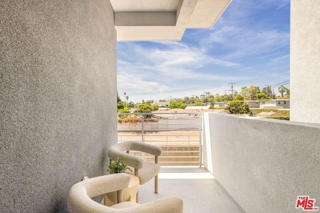 11724 Culver Boulevard 8, Los Angeles, CA 90066 — photo 12 of 30