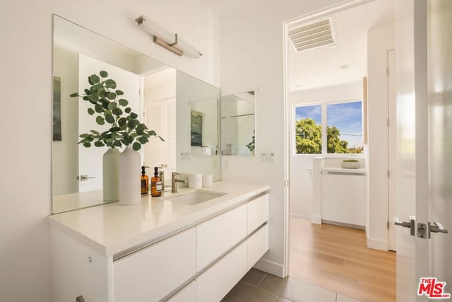 11724 Culver Boulevard 8, Los Angeles, CA 90066 — photo 18 of 30