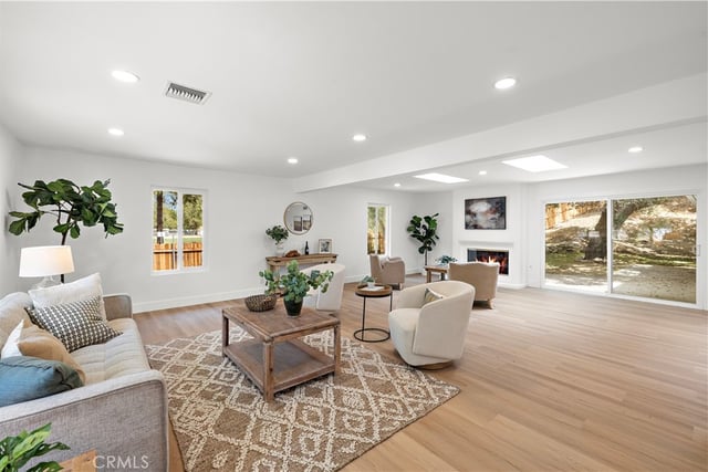 22323 Miranda Street, Woodland Hills, CA 91367 — photo 6 of 20