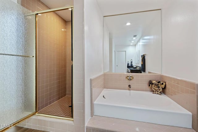 66 Paseo Esplendido, Camarillo, CA 93010 — photo 24 of 47