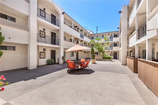 12801 Moorpark Street 303, Studio City, CA 91604 — photo 19 of 22