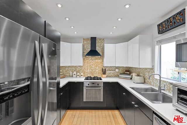 954 W 6th Street, San Pedro, CA 90731 — photo 12 of 44