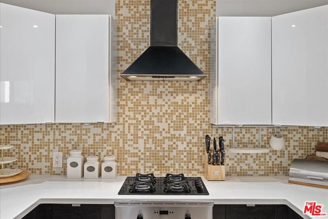 954 W 6th Street, San Pedro, CA 90731 — photo 13 of 44