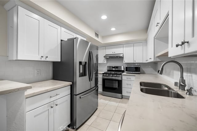 4501 Cedros 220, Sherman Oaks, CA 91403 — photo 14 of 33