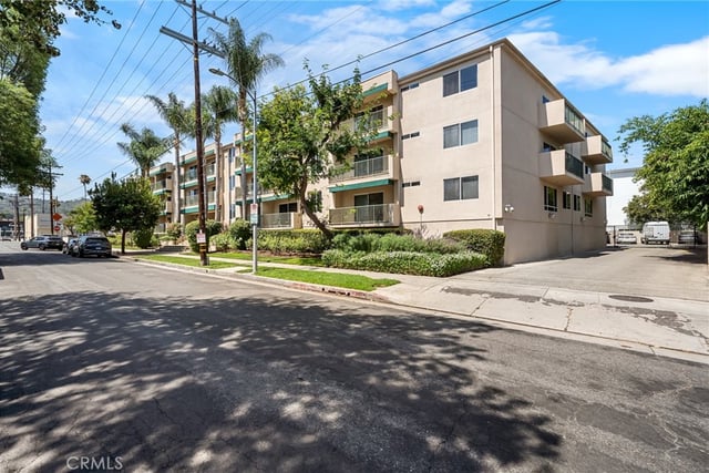 4501 Cedros 220, Sherman Oaks, CA 91403 — photo 31 of 33