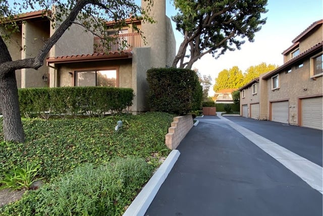 678 Rosewood, Camarillo, CA 93010 — photo 3 of 23