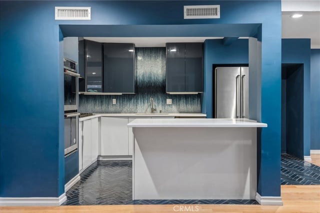 4425 Whitsett Avenue 210, Studio City, CA 91604 — photo 15 of 37