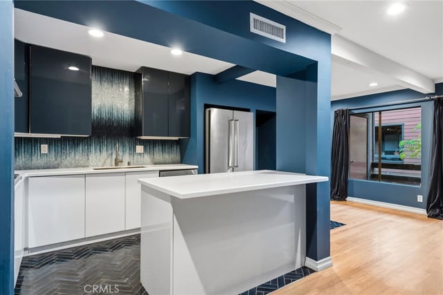 4425 Whitsett Avenue 210, Studio City, CA 91604 — photo 17 of 37