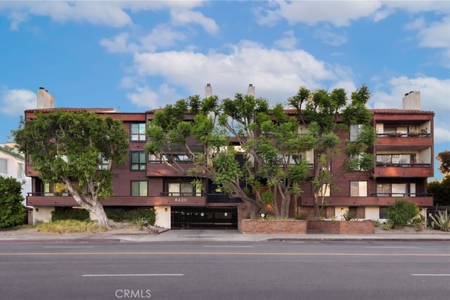 4425 Whitsett Avenue 210, Studio City, CA 91604 — photo 3 of 37