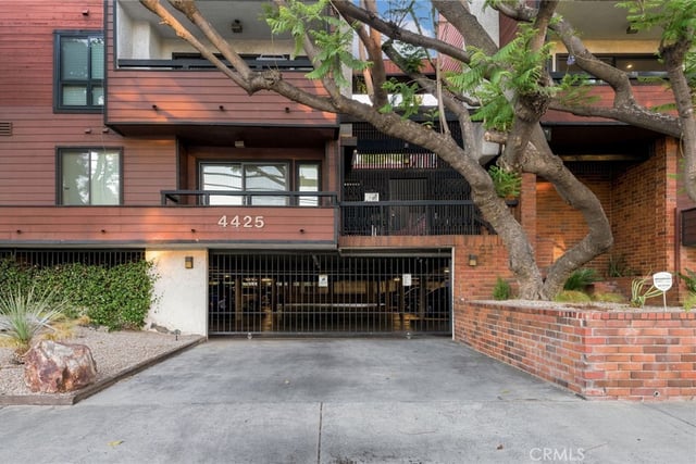 4425 Whitsett Avenue 210, Studio City, CA 91604 — photo 36 of 37