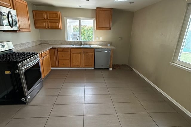 2002 Malcolm, Simi Valley, CA 93065 — photo 4 of 19