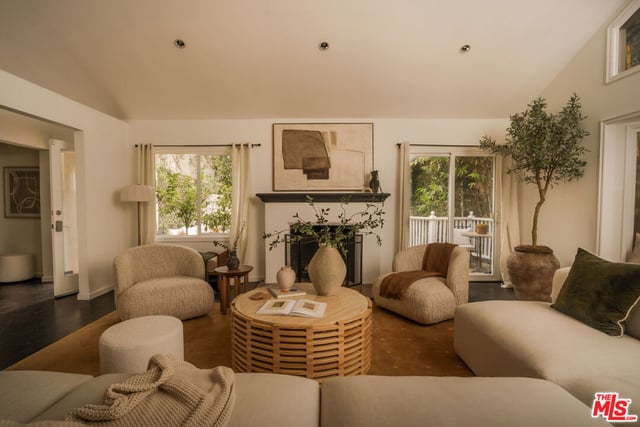 9146 St Ives Drive, West Hollywood, CA 90069 — photo 7 of 25