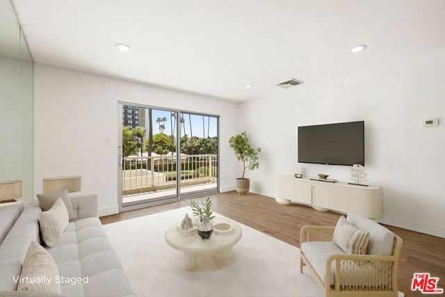 101 California Avenue 206, Santa Monica, CA 90403 — photo 5 of 28