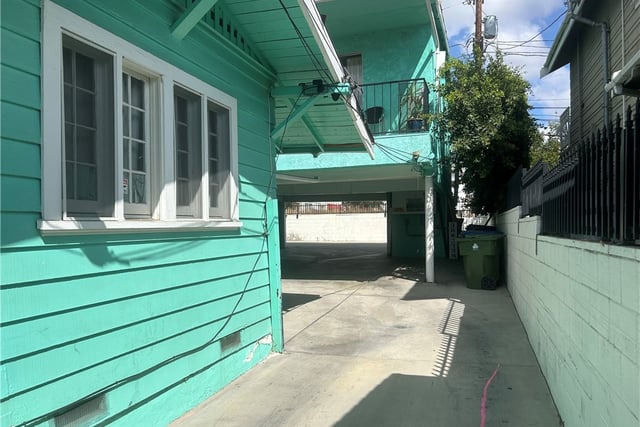 4727 Oakwood Avenue, Los Angeles, CA 90004 — photo 28 of 44