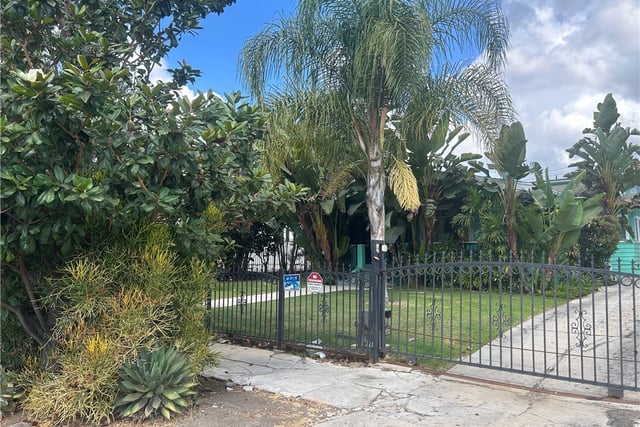 4727 Oakwood Avenue, Los Angeles, CA 90004 — photo 3 of 44