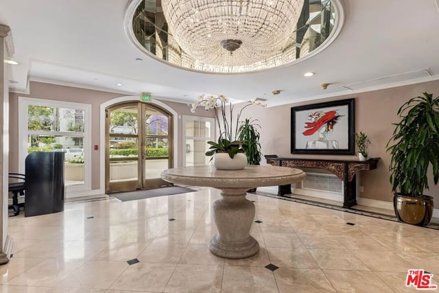 430 N Oakhurst Drive 202, Beverly Hills, CA 90210 — photo 13 of 37