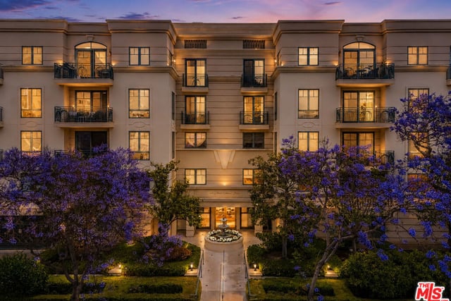430 N Oakhurst Drive 202, Beverly Hills, CA 90210 — photo 14 of 37