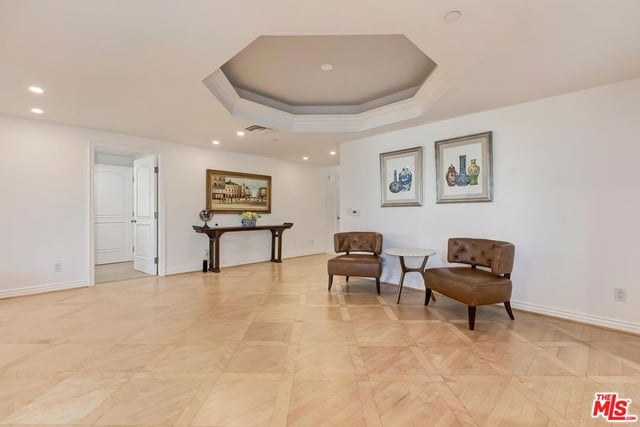 430 N Oakhurst Drive 202, Beverly Hills, CA 90210 — photo 23 of 37