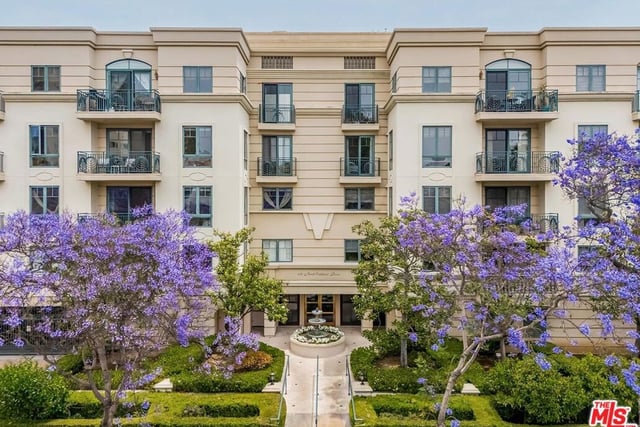 430 N Oakhurst Drive 202, Beverly Hills, CA 90210 — photo 3 of 37