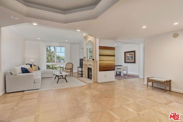 430 N Oakhurst Drive 202, Beverly Hills, CA 90210 — photo 5 of 37