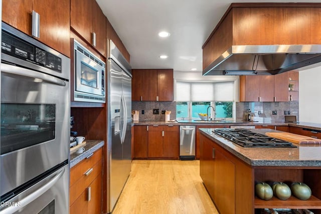 2150 Napoli Drive, Oxnard, CA 93035 — photo 18 of 68