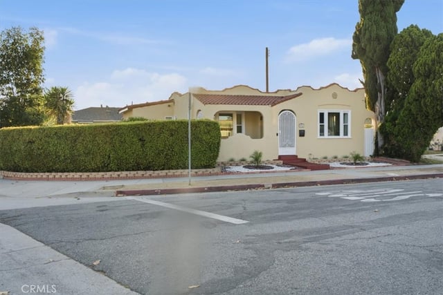 811 Fischer Street, Glendale, CA 91205 — photo 2 of 26