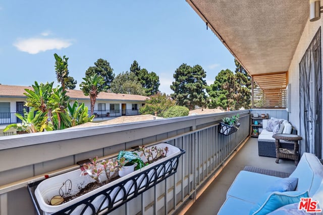 944 11th Street 9, Santa Monica, CA 90403 — photo 23 of 34