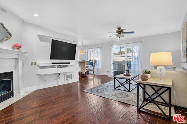 944 11th Street 9, Santa Monica, CA 90403 — photo 4 of 34