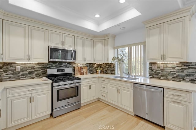 19784 Yosemite Circle, Porter Ranch, CA 91326 — photo 4 of 41