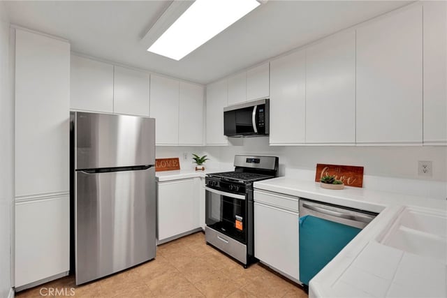 801 Pine Avenue 205, Long Beach, CA 90813 — photo 11 of 59