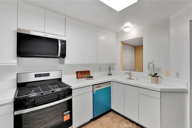 801 Pine Avenue 205, Long Beach, CA 90813 — photo 13 of 59