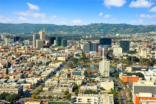1100 Wilshire Boulevard 3309, Los Angeles, CA 90017 — photo 22 of 38