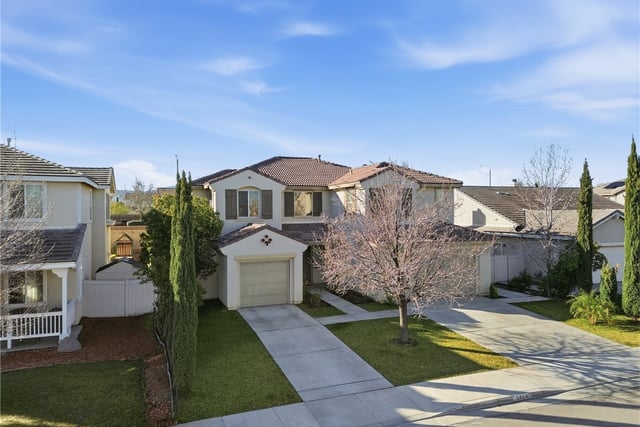 6864 Buchet Dr, Palmdale, CA 93552 — photo 5 of 54