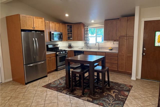 545 E Gainsborough Road, Thousand Oaks, CA 91360 — photo 2 of 21