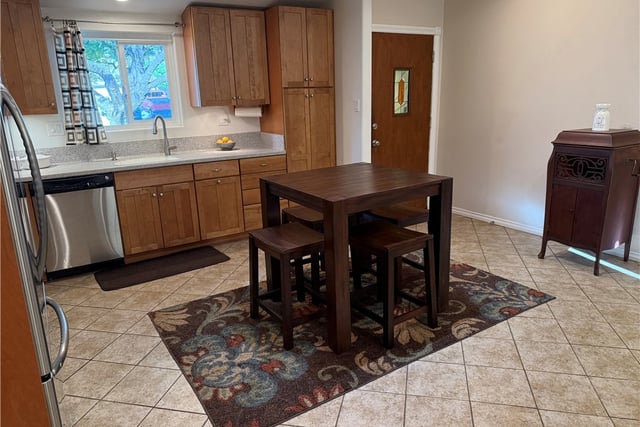 545 E Gainsborough Road, Thousand Oaks, CA 91360 — photo 3 of 21