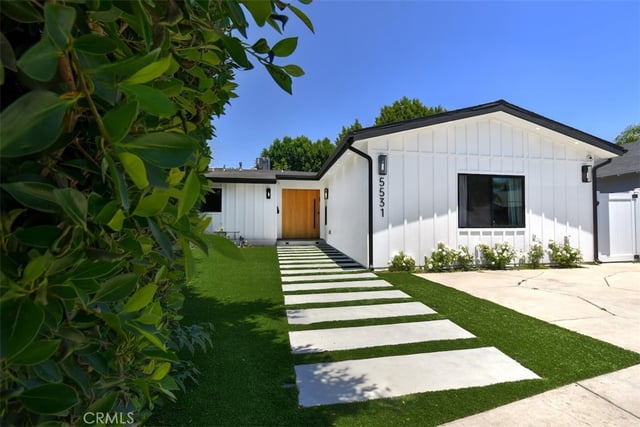 5531 Hermitage, Valley Village, CA 91607 — photo 3 of 37
