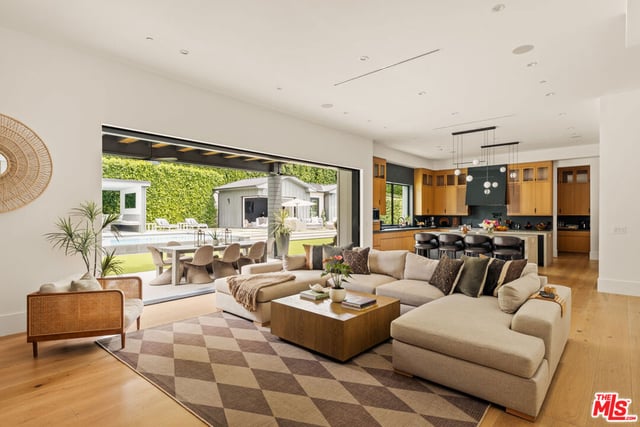15321 Kingswood Lane, Sherman Oaks, CA 91403 — photo 13 of 50