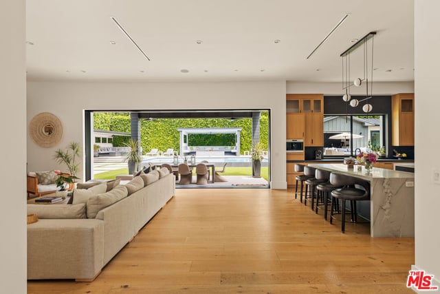 15321 Kingswood Lane, Sherman Oaks, CA 91403 — photo 14 of 50