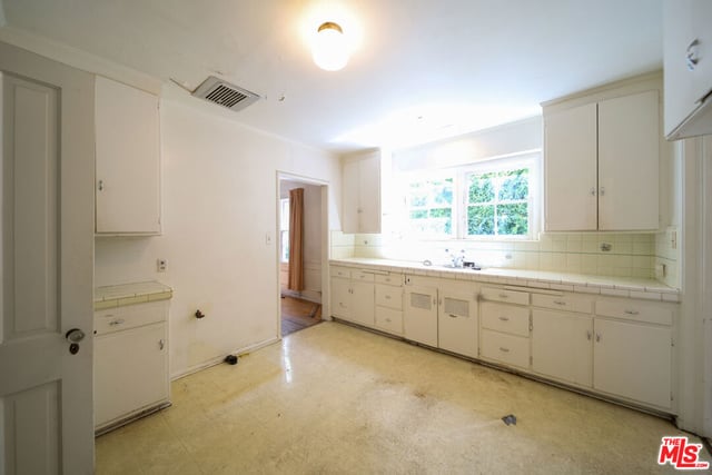 713 N Doheny Drive, Beverly Hills, CA 90210 — photo 26 of 68