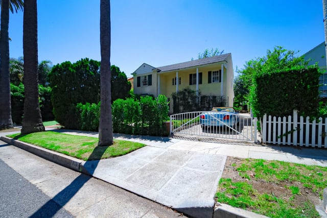 713 N Doheny Drive, Beverly Hills, CA 90210 — photo 4 of 68