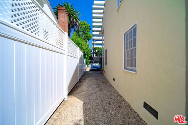 713 N Doheny Drive, Beverly Hills, CA 90210 — photo 54 of 68