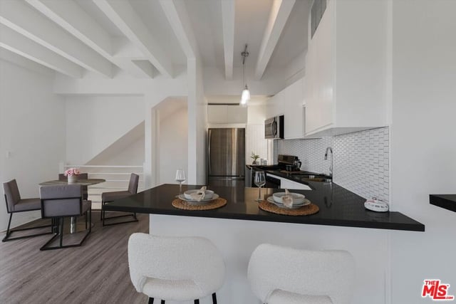 245 Hollister Avenue 1, Santa Monica, CA 90405 — photo 11 of 42