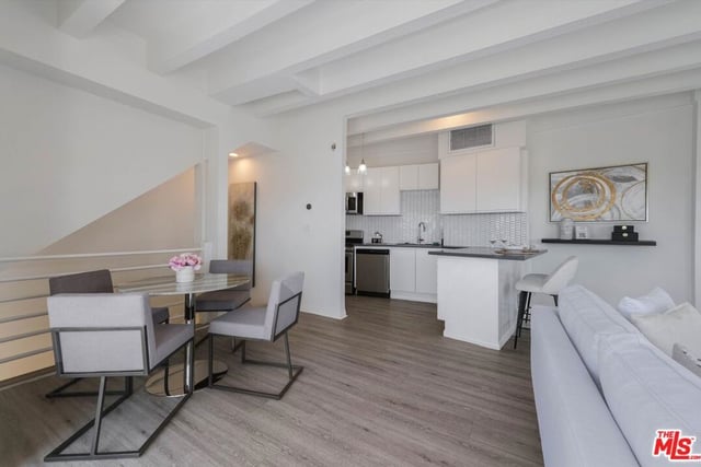 245 Hollister Avenue 1, Santa Monica, CA 90405 — photo 6 of 42