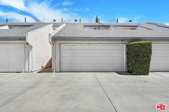21333 Lassen Street 8B, Los Angeles, CA 91311 — photo 2 of 16