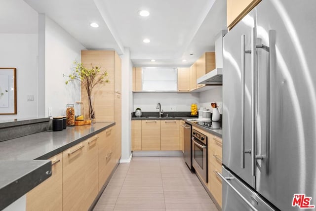 10433 Wilshire Boulevard 602, Los Angeles, CA 90024 — photo 10 of 15