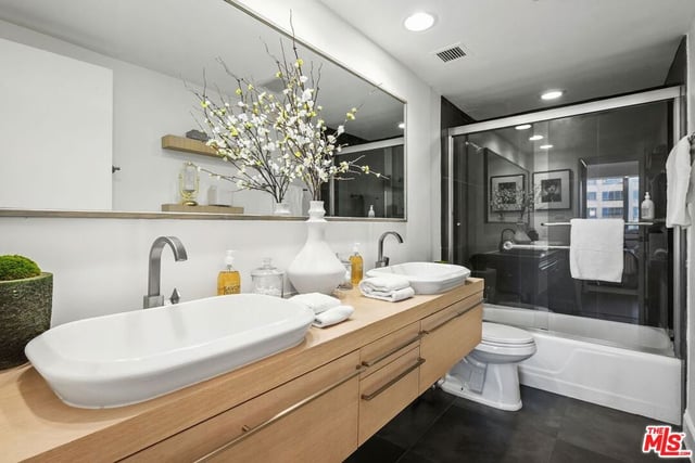 10433 Wilshire Boulevard 602, Los Angeles, CA 90024 — photo 13 of 15