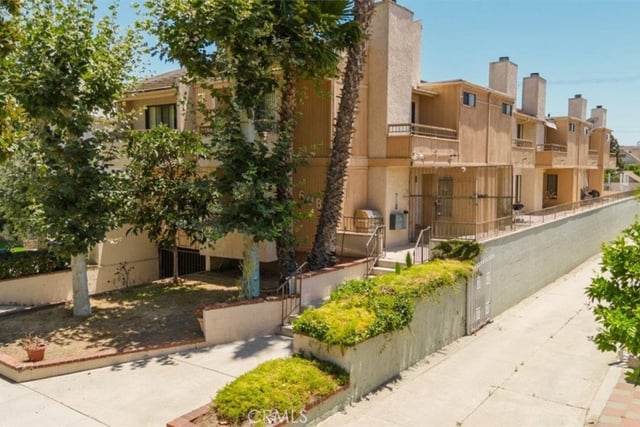 608 Hawthorne Street C, Glendale, CA 91204 — photo 8 of 41
