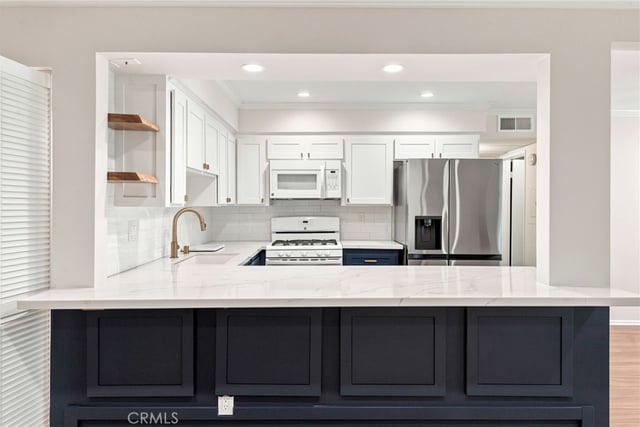 14159 Riverside Drive 103, Sherman Oaks, CA 91423 — photo 12 of 38