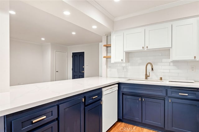14159 Riverside Drive 103, Sherman Oaks, CA 91423 — photo 16 of 38