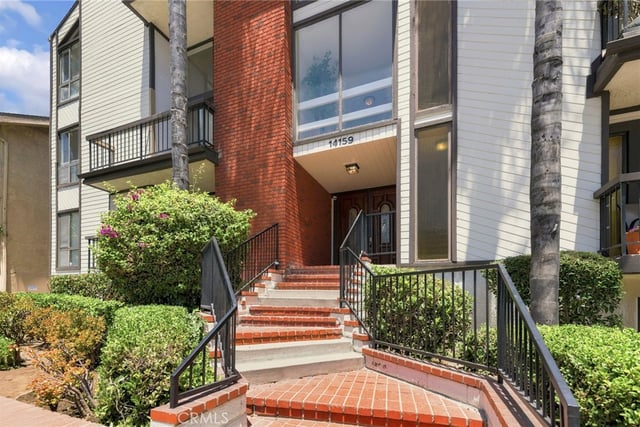 14159 Riverside Drive 103, Sherman Oaks, CA 91423 — photo 33 of 38